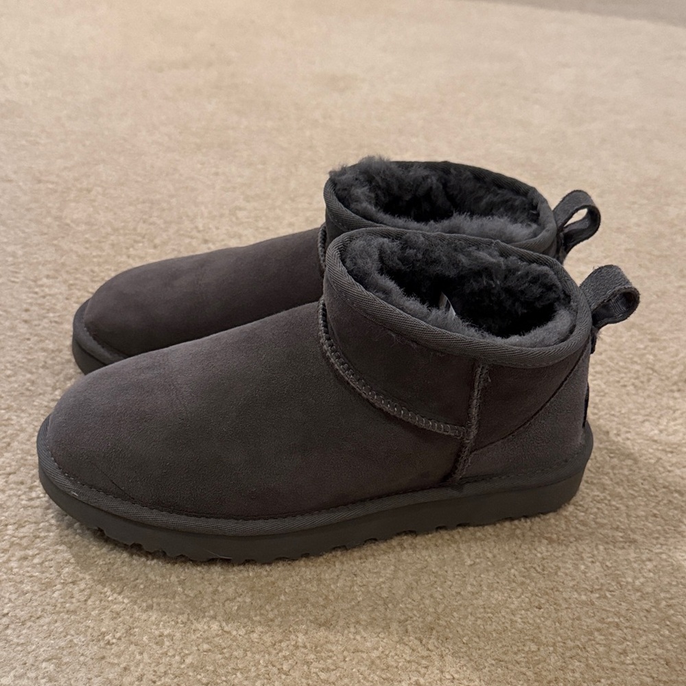 UGG Classic Ultra Mini - Picture 2 of 5
